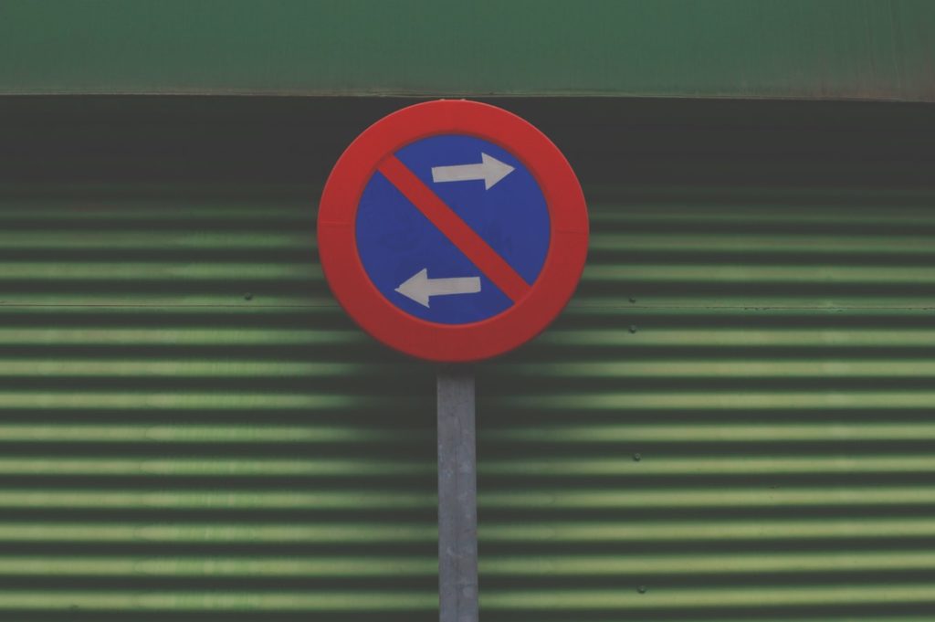 signo que indica opciones